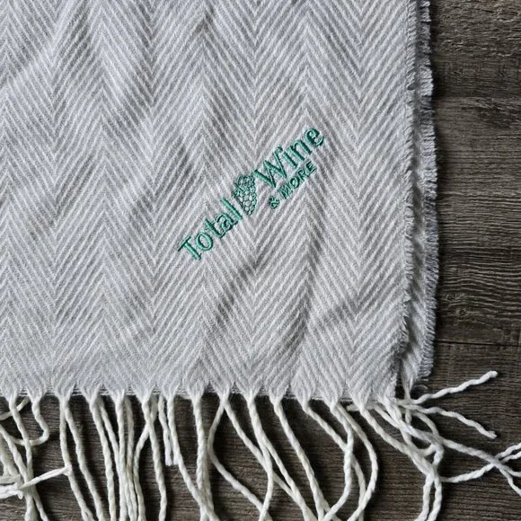 Throw Blanket Picnic Wine Vineyard Gray White Chevron Fringe Soft Acrylic 55x72 - Picture 3 of 9